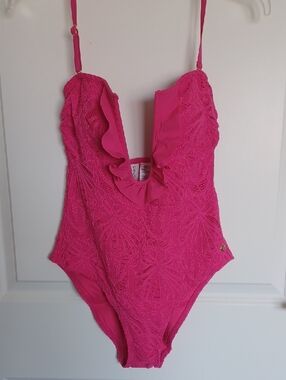 NWT ** CeCe La Vie A La Mer Textured Bandeau One Piece Swimsuit ** Size 6